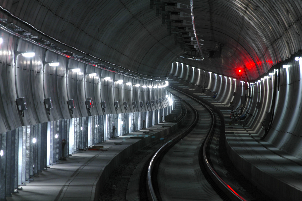 Tunnel mit Sicherheitsbeleuchtung. (Foto: Â© DB AG / Christian Bedeschinski)