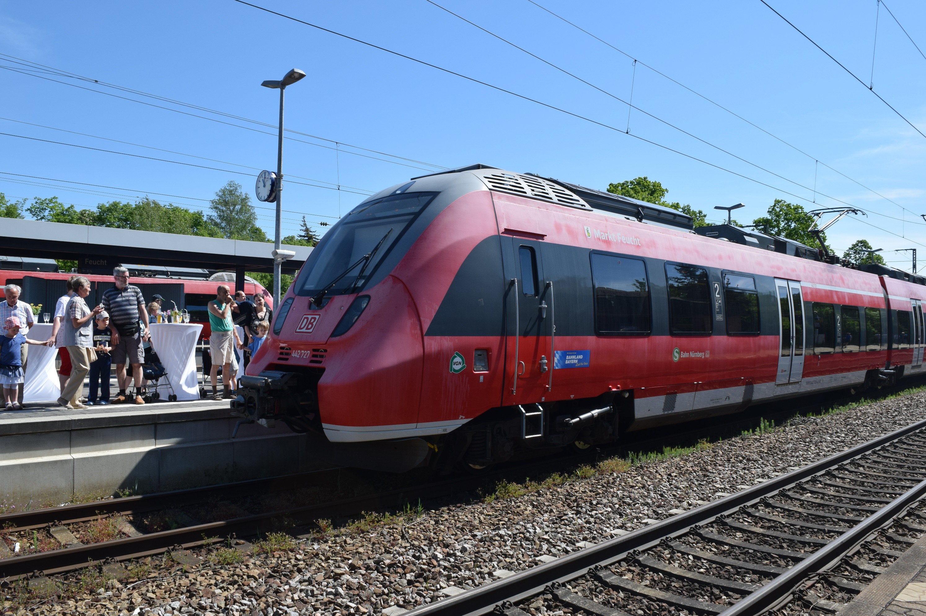 ET 442 227 bei der Zugtaufe im Bahnhof Feucht. (Foto: Â© Bahnblogstelle)