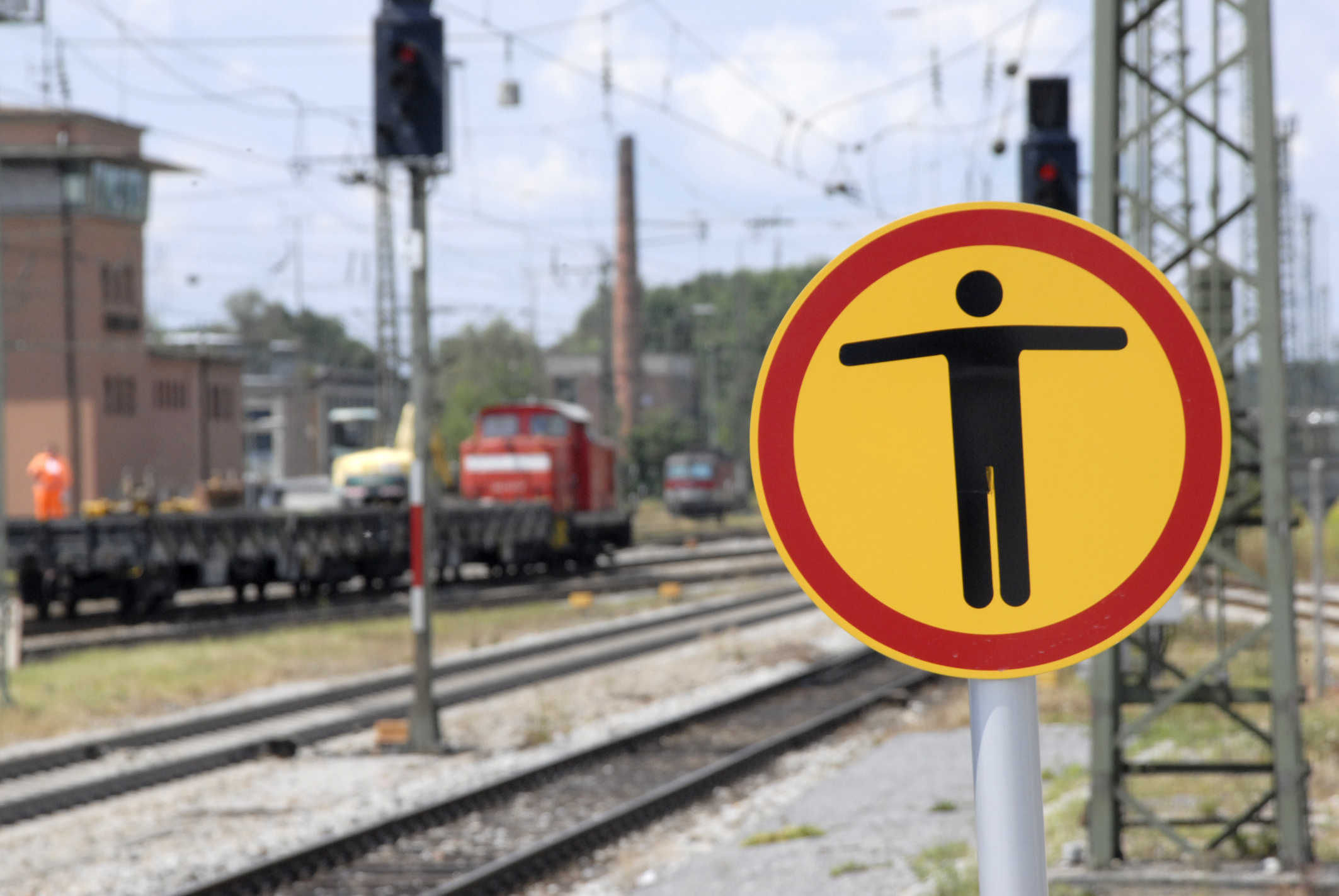 Verbotszeichen Gleisbereich Schild Bahnanlagen