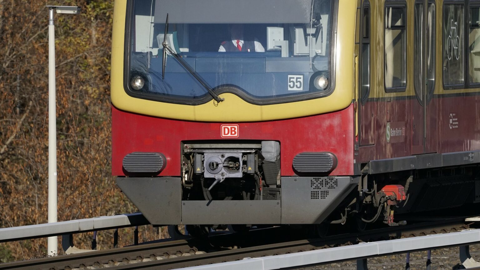 Verspätungen Und Ausfälle Bei Berliner S-Bahn Wegen Signalstörung ...