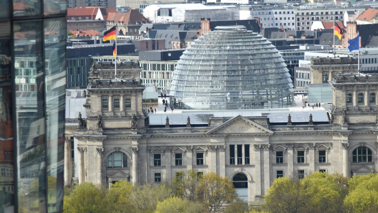 Bundestag Billigt Raschere Gerichtsverfahren Bei Infrastruktur ...