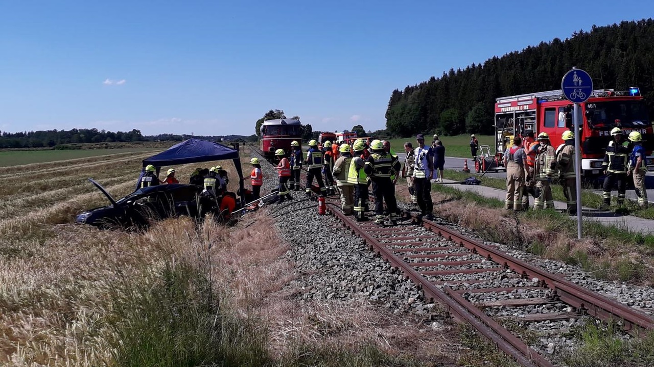 Autofahrerin Bei Kollision Mit Zug Schwer Verletzt | Bahnblogstelle