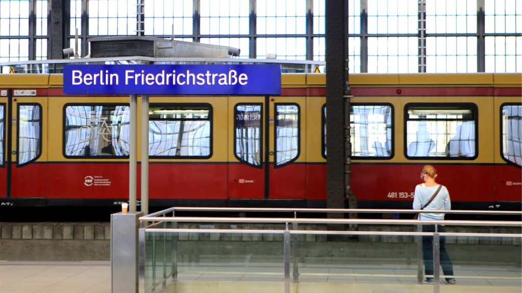 Sperrung Bei Der Berliner S-Bahn Zwischen Friedrichstraße Und ...