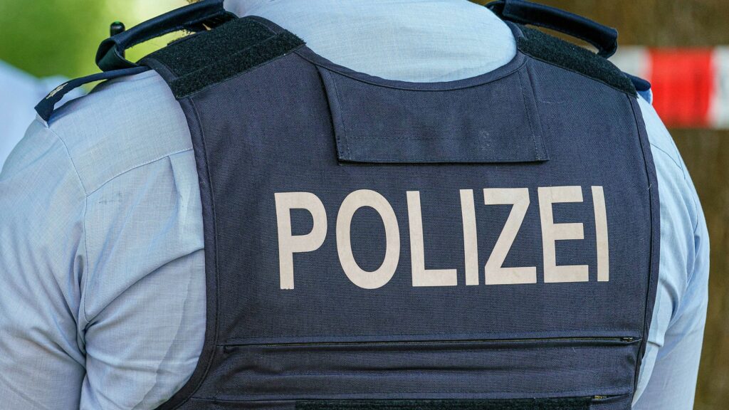 Messerangriff Im Zug – 16-Jähriger Verletzt 15-Jährigen Schwer ...