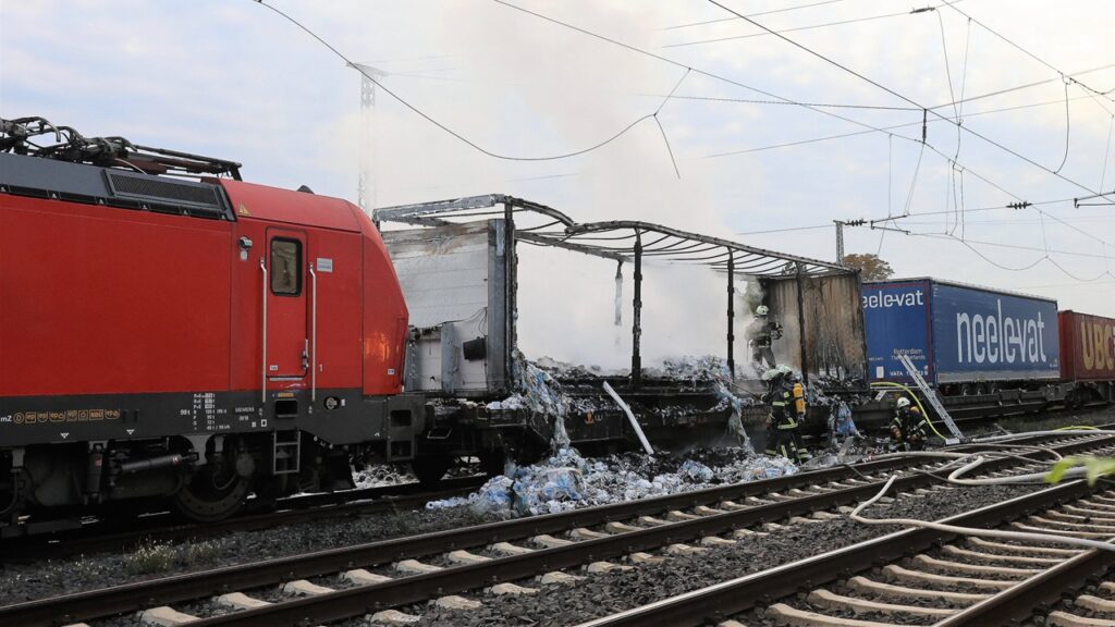 2022 10 rheinbrohl gueterwagen gueterzug brand feuer feuerwehr c imago eibner