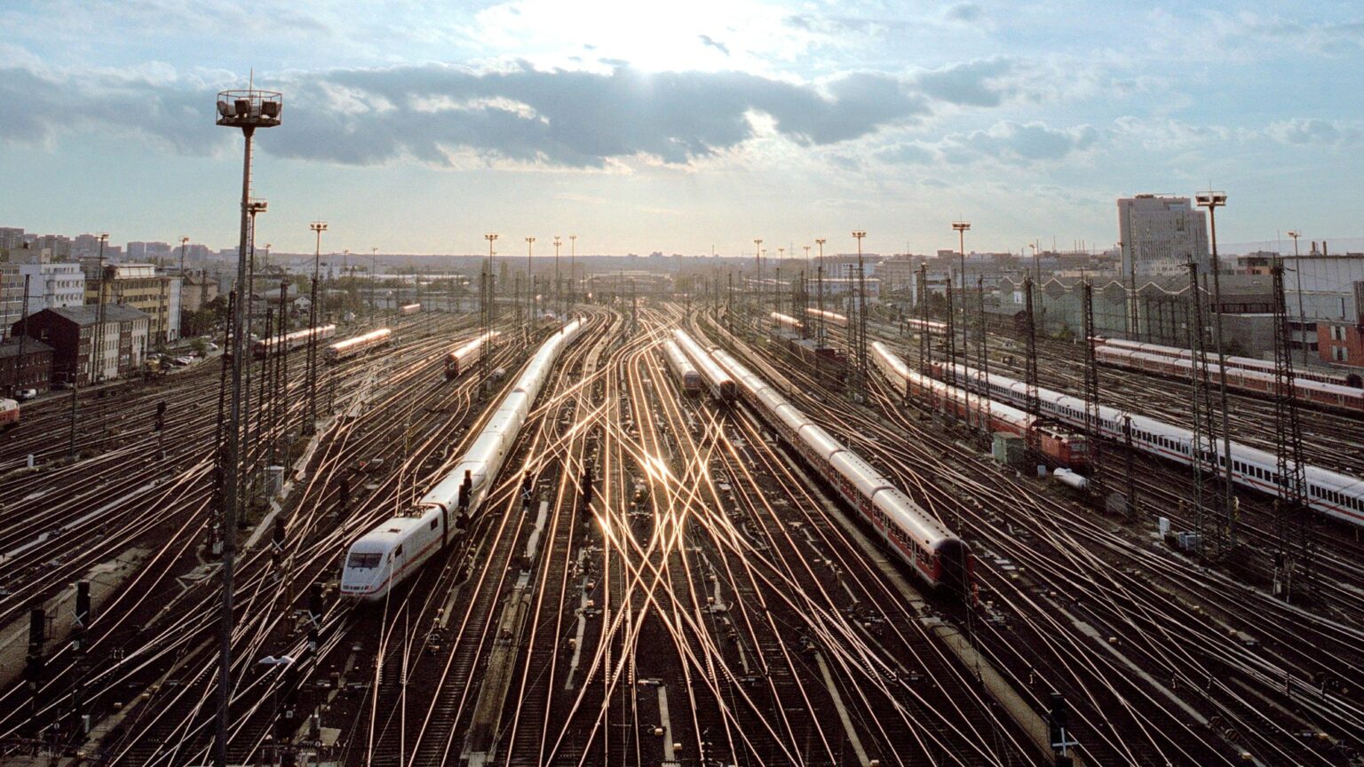 Bahnindustrie: Ausbau Der Infrastruktur Muss Schneller Gehen ...