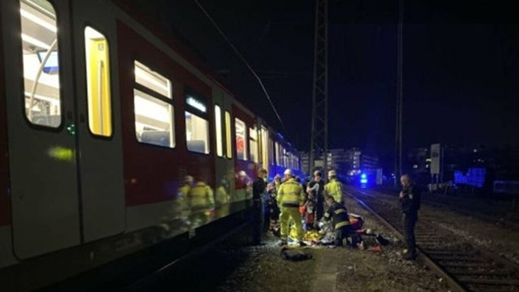 Mann Bei Unfall Mit S-Bahn Schwer Verletzt – Erstversorgung Durch ...