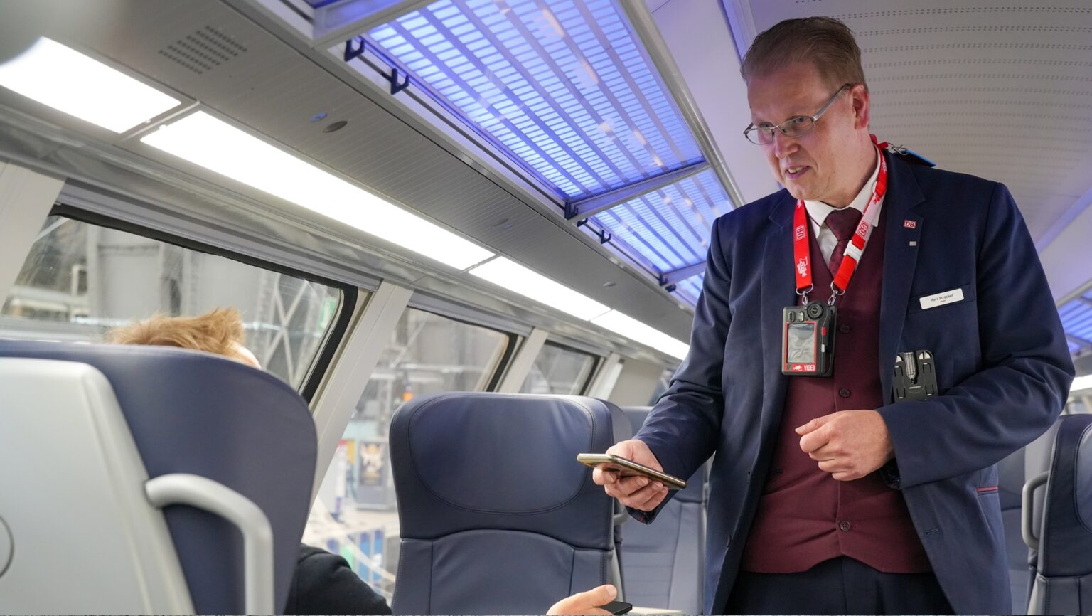 Immer mehr Zugbegleiter in NRW bekommen Bodycams Bahnblogstelle